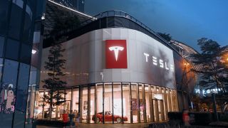 15,10,財報,特斯拉,空頭,飆升 特斯拉財報強勁飆升逾10% 空頭一天損失超15億美元