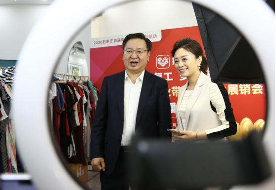 優品,105,產業,代言,搶購,直播 石家莊副市長拼多多直播代言服裝產業帶，105萬消費者搶購產業優品