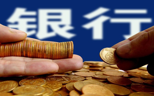 賣力,推銷,火爆,客戶,不得不,經理 基金火爆 銀行客戶經理賣力推銷 但這些“雷”不得不防
