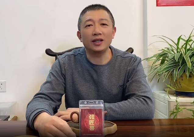 強(qiáng)匠,范泉明,蓮韻,紫砂壺,惟妙惟肖,淡雅 “強(qiáng)匠薈”紫砂壺名家范泉明佳作“蓮韻” 造型惟妙惟肖色澤清麗淡雅