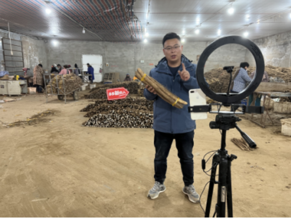 邊學邊,生賣,后電商,北0,在讀,山藥 邊學邊實踐 河北00后電商專業在讀生賣山藥成頭部商家