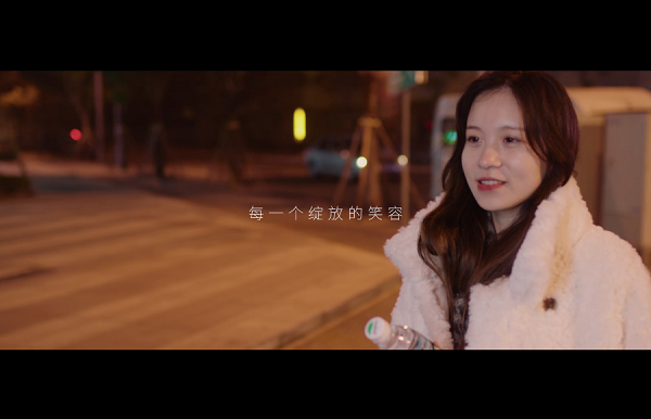 小糊涂仙 微電影 溫暖中國 小糊涂仙微電影《家國同心見未來》，以真實(shí)故事訴說溫暖中國