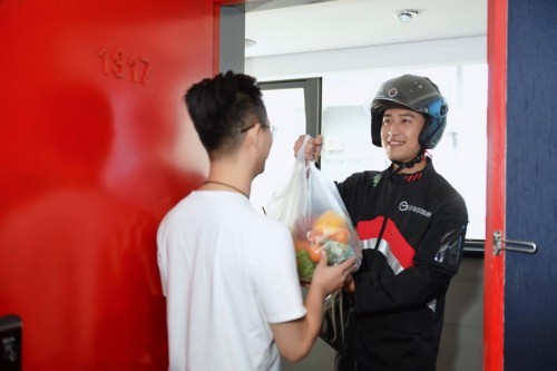 春節(jié)氛圍組 同城急送 騎士 就地過年氛圍組已就位，一起打卡最特別的春節(jié)