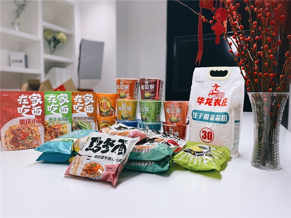 今麥郎 大禮包 年貨 這份今麥郎的大禮包 像是把超市搬回了家