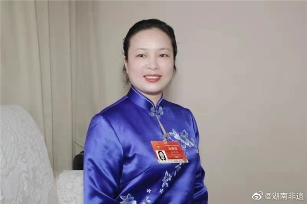 漢服日 結婚 湘繡 全國人大代表建議設立國家“漢服日”引熱議，廣州有新人用漢服照登記結婚