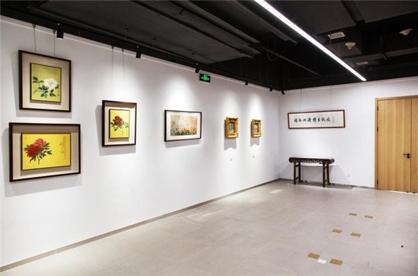 滿園春色 李艷刺繡《滿園春色》 亮相海峽兩岸藝術家聯展