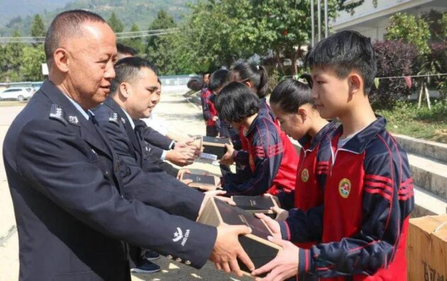 妝妍生物 妝妍生物技術有限公司為愛踐行 高齡老人關愛暨云南山區捐助活動