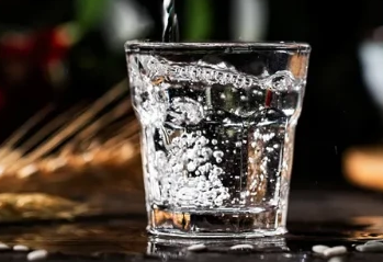 周坊集團 白酒 周坊集團暢想新時代,一杯好酒慶賀美好生活