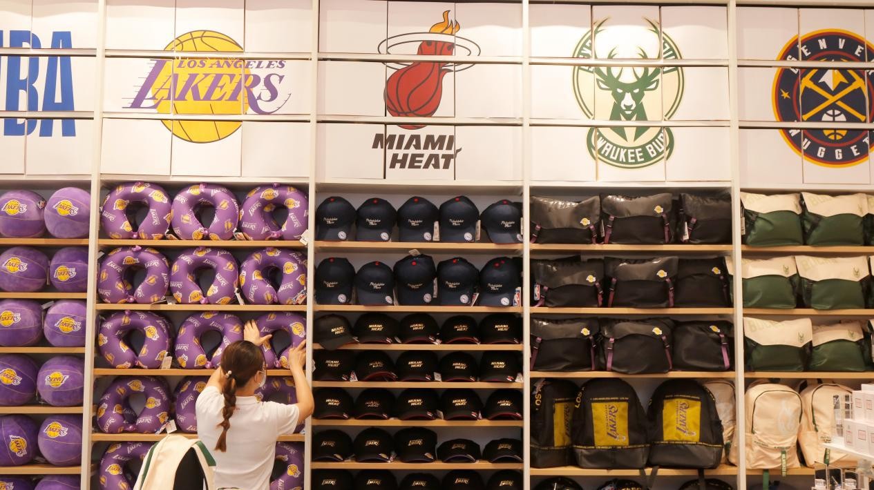 名創優品 NBA季后賽開球，砸出名創優品網紅店