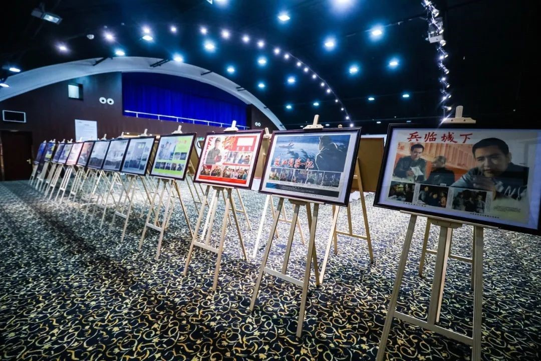 德必天壇 《光影璀璨·紅色電影海報收藏展》 在北京德必天壇WE"開幕