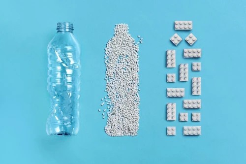 樂高集團(tuán) 廢棄塑料瓶的新生：樂高集團(tuán)使用再生材料制作原型積木