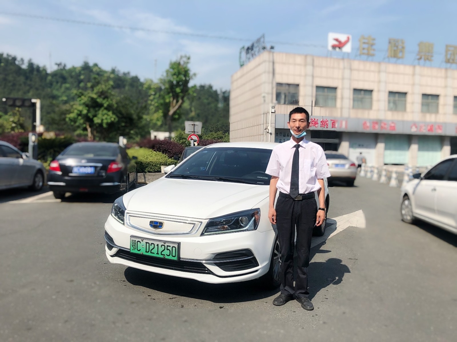 曹操出行 路人受傷大出血,網(wǎng)約車司機(jī)一個(gè)舉動(dòng)感動(dòng)全城
