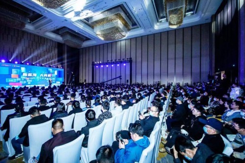 義烏90后 躺不平的義烏90后：地下室創(chuàng)業(yè),通過一根網(wǎng)線把貨賣到東南亞